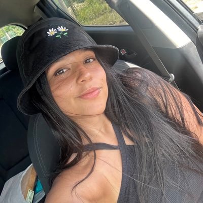 naquimo19's profile picture. Adicta a los cereales, decirle te amo a mi perro y hacerme preguntas que probablemente nunca podré responderme.