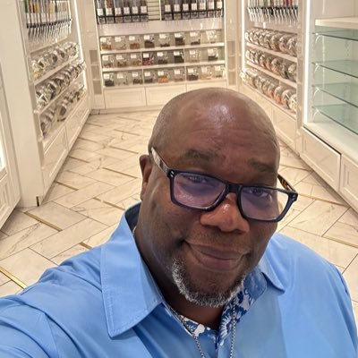Dad, adventurer, sports junkie,  Media Jack of All Trades... Co-Executive Producer/Co-Host for River City Live! Making connections and broadening perspectives.