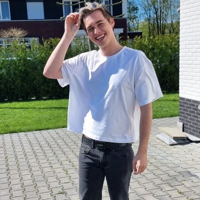 24 jaar / Youtuber 55 000 subscribers / Belgium Gamer / Business Inquiries ryandebacker111@gmail.com