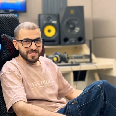 أحمد حسن راؤول
■ شاعر وكاتب اغاني - صحفي
■ عضو جمعية المؤلفين والملحنين الفرنسية SACEM
■ رئيس تحرير برنامج (باب الغنا) عالراديو 9090