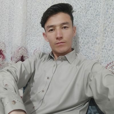 شخصیتم چیزی است که خودم هستم ، اما اخلاقم بر میگردد به طرف مقابلم که چی کسی است .
