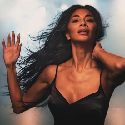 A @NicoleScherzy fan for 24 long years 😆 We say Eden's, you say Crush. EDEN'S...
The W in my name represents the Winslet that is Kate ♥ #WittyWriter