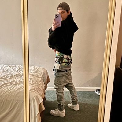 intosagging's profile picture. twink sagger