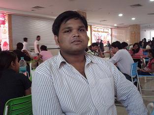 Name is ravi.Profession-Software/ Web Developer.... place patna, Wanted to taste celebrityhood , so twitter ! ..:p