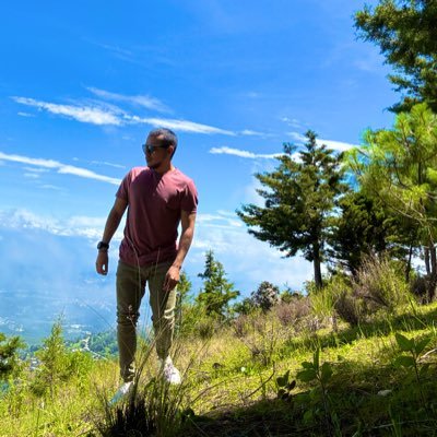 Gedeoni_'s profile picture. Admiro a la gente inteligente, pero disfruto a la gente sensible.