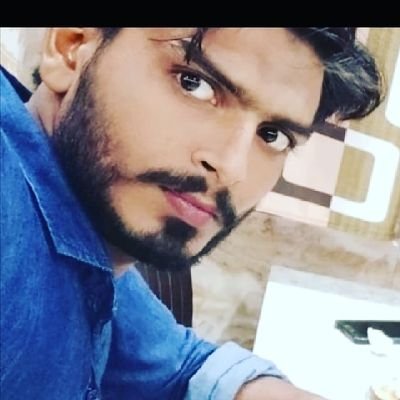 वों लूट रहें हैं सपनो को , मैं चैन से कैसे सो जाऊ !
वों बेच रहें हैं भारत को , खामोश मैं कैसे हो जाऊ ॥