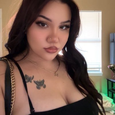 uhneciarose's profile picture. 999 🖤