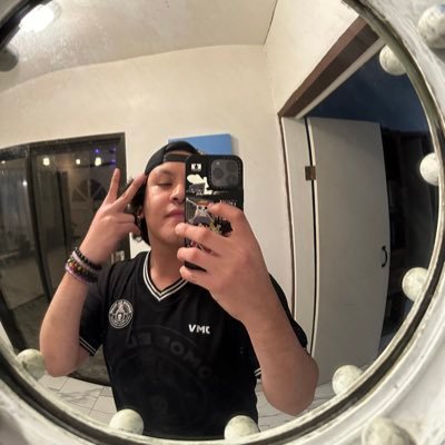 alexhollow_'s profile picture. Rendirme no es una opción AIM HIGHER 💫 https://t.co/Hk4t9ugD1S