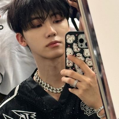 alfa de jaemin (real)                                                             ningning, wonbin y yop comiendo chaufa mientras vemos afhs y el gran chef