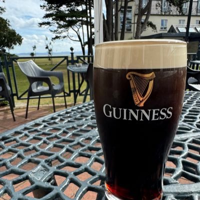 Born in Paddington living in Surrey Works in Victoria. Family living in Tuam 🇮🇪 #44 Proud to be British Sick of all woke madness QPR fan for my sins