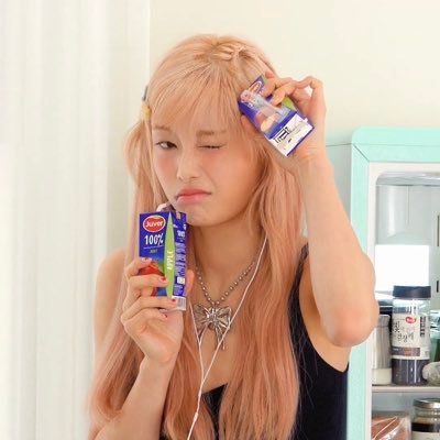 Ӡ Ӡ Ӡ ─── 🪞𓂂 ㅤㅤ : ` ㅤㅤ ㅤㅤ ㅤㅤ៚ㅤㅤ ㅤㅤ ︎ 🌷 𓄼 ࣪ #阳光 .ᐟ ∿ ⊹ 𓈒. ㅤㅤᓭི༏ᓯྀㅤ ⠀ ㅤㅤ 🎨💌🦢———⎯✧ #LOONA #CHUU ——— i was left holding all my love in my hands…