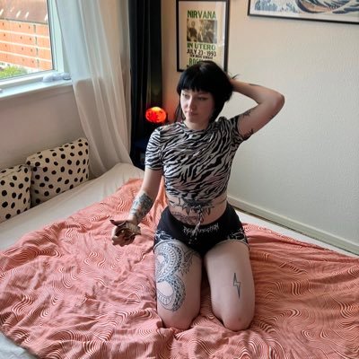 nyennenyenne's profile picture. click down here for all the fun stuff 😇😈