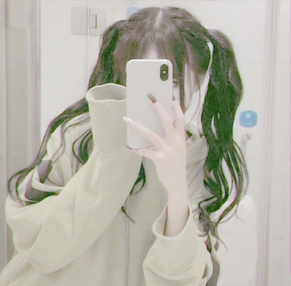 ネコみたいな女子。普通のお仕事35歳。男友達も彼氏もいないのでTwitterで泊めてくれる人募集してみる!地方住み