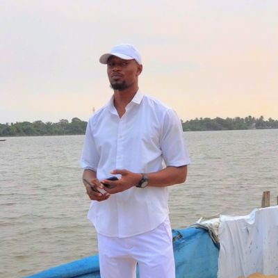 coolest, simple to understand, Barca fan/up Barcelona!!! that tall guy😎😎😎