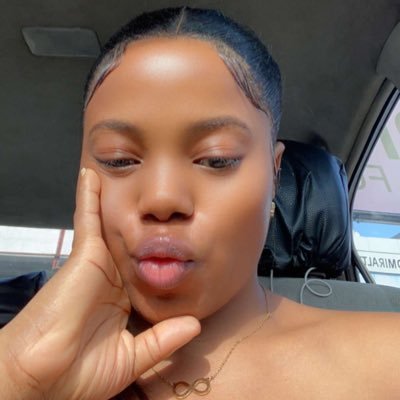 Mildrose_'s profile picture. Leemah🌼| A Nail Artist | Gemini ♊️ | Luxury Hand Painted | follow me: IG _thenaileryy.