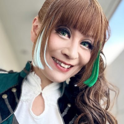 むかしいまし今いまし女装のヒト。ギタリスト&作曲者&アートディレクター。☆男の娘バンド、『ねこみみ。』@nekomimiband のベース→ギターを担当♪『少年シンデレラ』 @josoukakumei のギターも担当♪お仕事(作曲・ギター演奏・各種デザイン/クリエーティブ作業、女装関係で何か話すなど)のご依頼承ります