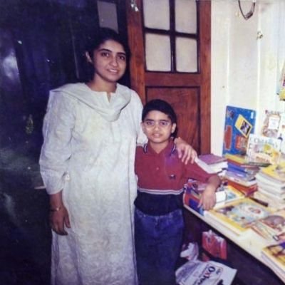 Woman-led Independently-owned bookshop located in Kolkata, India | Selling books since 1991 | Open daily 10AM-8PM | We ship globally✈️|
🌈 🐶🦿👩🦽friendly|
