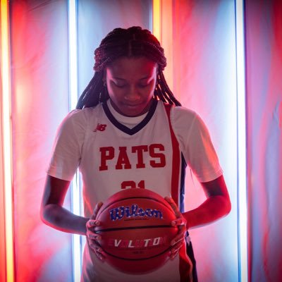 5ā10 Guard | Northern High School | GPA 4.34 | NCAA ID: 2107274411 | Team Thril 17u Rise |