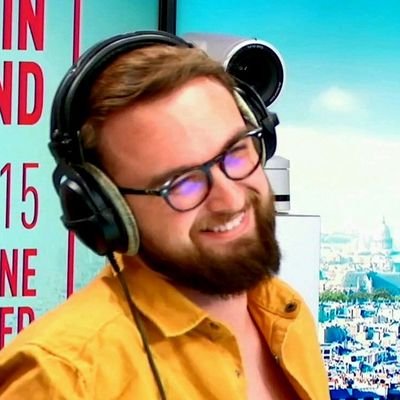 Sur les ondes 📻
Quelques défis au compteur🏆, jeux-vidéo 🎮 (même si mauvais joueur) et toujours adepte du téléviseur 📺