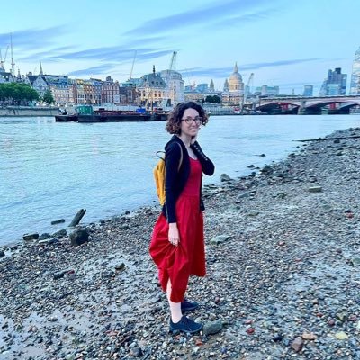 Songwriter, singer, uke player, journalist, poet, mama, anthropologist, tree hugger, bird nerd, cat lady, Corner Laugher: https://t.co/ap9xNbiyVz