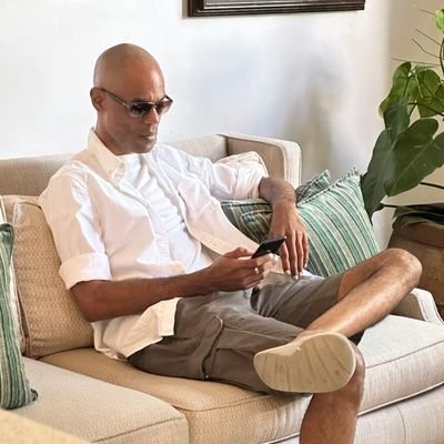 Photographer/Cook/Social Media strategist and manager. Expect goddess appreciation, car porn, food and cats. Dog dad, Proud member of 40 & over Twitter.