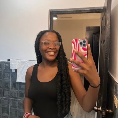 reannaaa4's profile picture. Can’t think of a bio 👍🏾