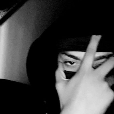 yukloucuras's profile picture. anxiety is the real problem.