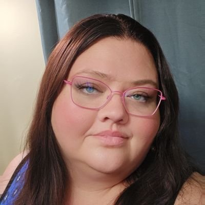 44, WIFE, Mother, Pet Parent and Chicken Tender. Love hair and makeup products. Purple is muh favrit color. 🤣 Humor is a must. Howdy y'all!