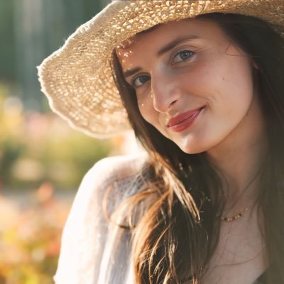 Helping you align your business, body, and spirit for holistic success 📈🌿🧘♀️✨