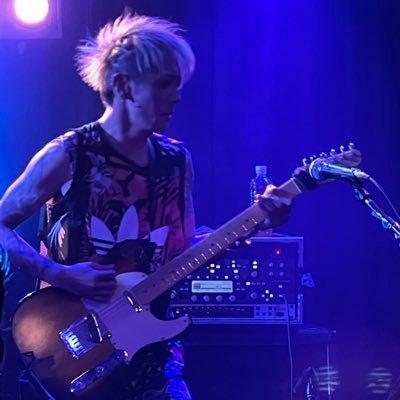 ex-DROWNING ex-septaluckのギタリスト ROOKiEZ is PUNK'D SILHOUETTE FROM THE SKYLIT mybutterfly ASH DA HERO 等でサポートギタリストとしても活動してました。作曲、編曲、アレンジ、ギターサポート等お仕事のご依頼お待ちしてます
