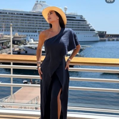 queentropics's profile picture. Goddess 👑new to this , just for fun 🙃