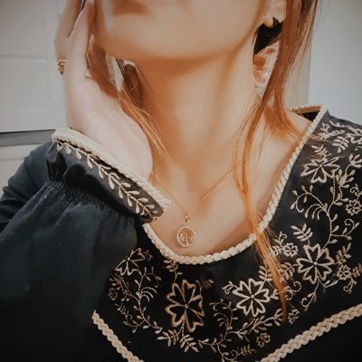 let's look at the stars, as well as the space above.🌛memento vivere🥀 book–related account