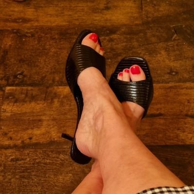 Naughty 50+, curious milf 😉 lover of whisky and coffee 😋and various kinks 😘
Owner of @FatalWeakness by night 18+ #nsfw