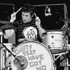 agile beast 🥁👑⚭ 🎸🍉 ¬ 14 ¬ priv: @An1malF4rm, ¬ saxophone emoji ¬ AM, madness, TLSP, QOTSA, green day, SOAD, the streets, 2-tone ¬