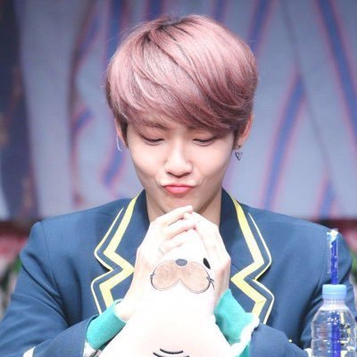 ari saw jay b (˃̣̣̥ᯅ˂̣̣̥)さんのプロフィール画像