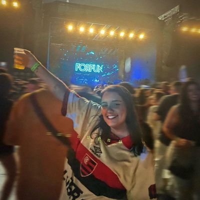 professora de história e funcionária do museu flamengo ❤️🖤