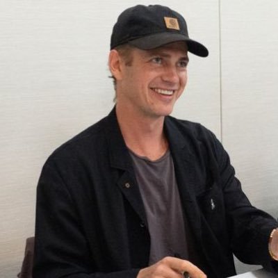 _ashkaban's profile picture. lover of books and hayden christensen | 26