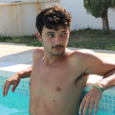 _tiago_bartolo_'s profile picture. he/him                                                                                 
   ig: tiago.bartolo
