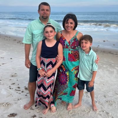 Executive Director of Communication @ PCSSD (tweets are my own opinion) mom, wife, daughter, sister & friend. #VFL 🍊