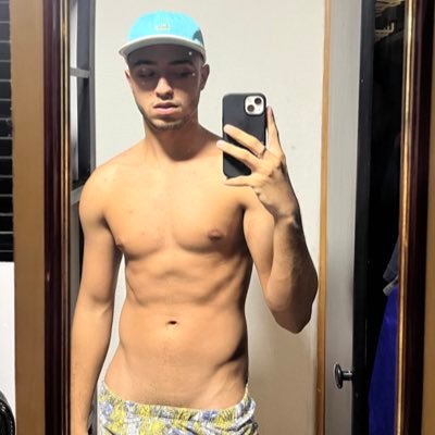 pedroves_'s profile picture. Só entro aqui com a autoestima  lá em cima