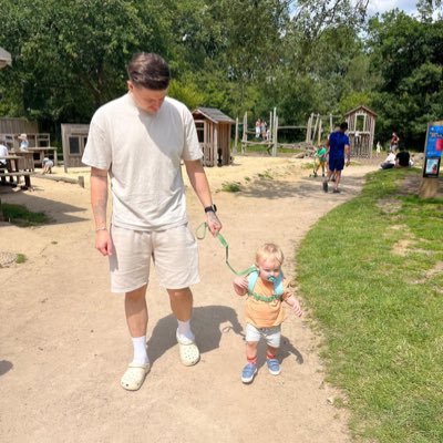 29. Dad to a beautiful little girl and boy, big #AVFC fan. #sbm