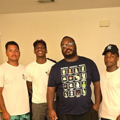 ALRobracing's profile picture. Black Entrepreneur running my own trucking company.