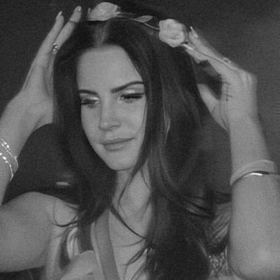 ⚢︎ | obcecada pelas unreleaseds da lana e cadela de casais sáficos