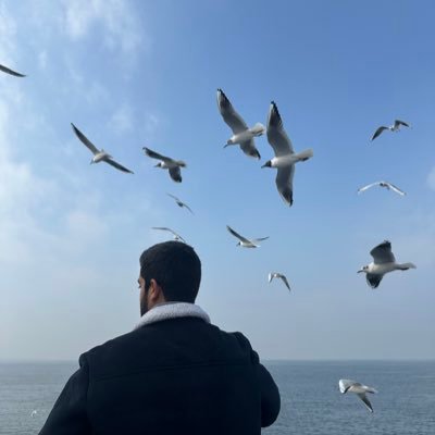 ﴿ اللهمَّ ارحمْ مِنْ اشتاقتْ اليهم قلوبنا وَهُمْ تحتَ الترابْ ﴾