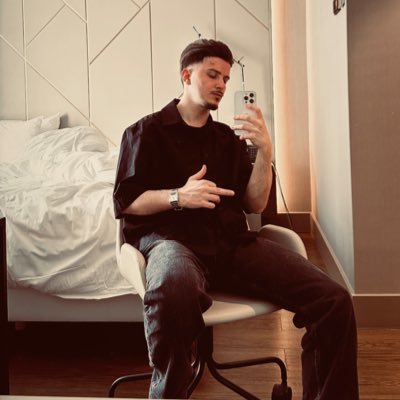 D1vnchy's profile picture. ┃𝟐𝟒 ┃ 𝑩𝒓𝒊𝒕𝒊𝒔𝒉 ┃𝑷𝒐𝒓𝒕𝒖𝒈𝒖𝒆𝒔𝒆 ┃𝑺𝒑𝒂𝒏𝒊𝒔𝒉