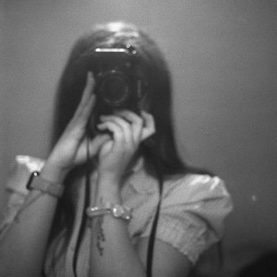 POP PARA DIVERTIRSE. Bot que tweetea sobre Frieren, Fujimoto, y Ariana Grande.