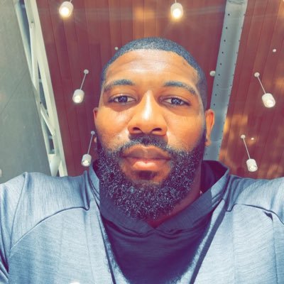 A man that wants to make his family and friends proud. #WPS Retired NFL TE. Former QC University of Memphis. WR coach at South Oak Cliff High School