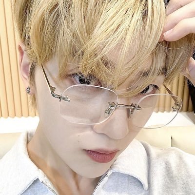 iBINVERSE's profile picture. #성한빈 #석매튜