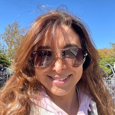 Empresaria PyMe. Lic Administración. Co-fundadora y Directora de +LATINA compañía líder en seguridad documental. Dirigente empresarial.