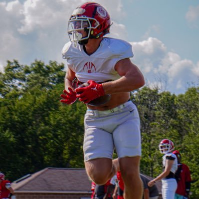 paulhanlon_86's profile picture. St. John’s High School '25 | #6 WR/TE | 6'3.5 230lbs | 350 bench 485 squat | 10’2 broad 36 vert🐇 | 4.65 40 | Captain🌟| NHS📚 3.88 gpa @stonehillfb